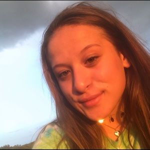 Meet your Posher, Alicia